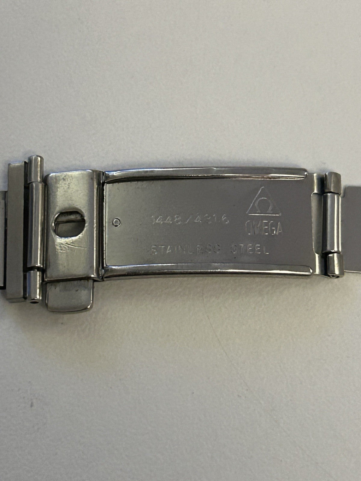 405946