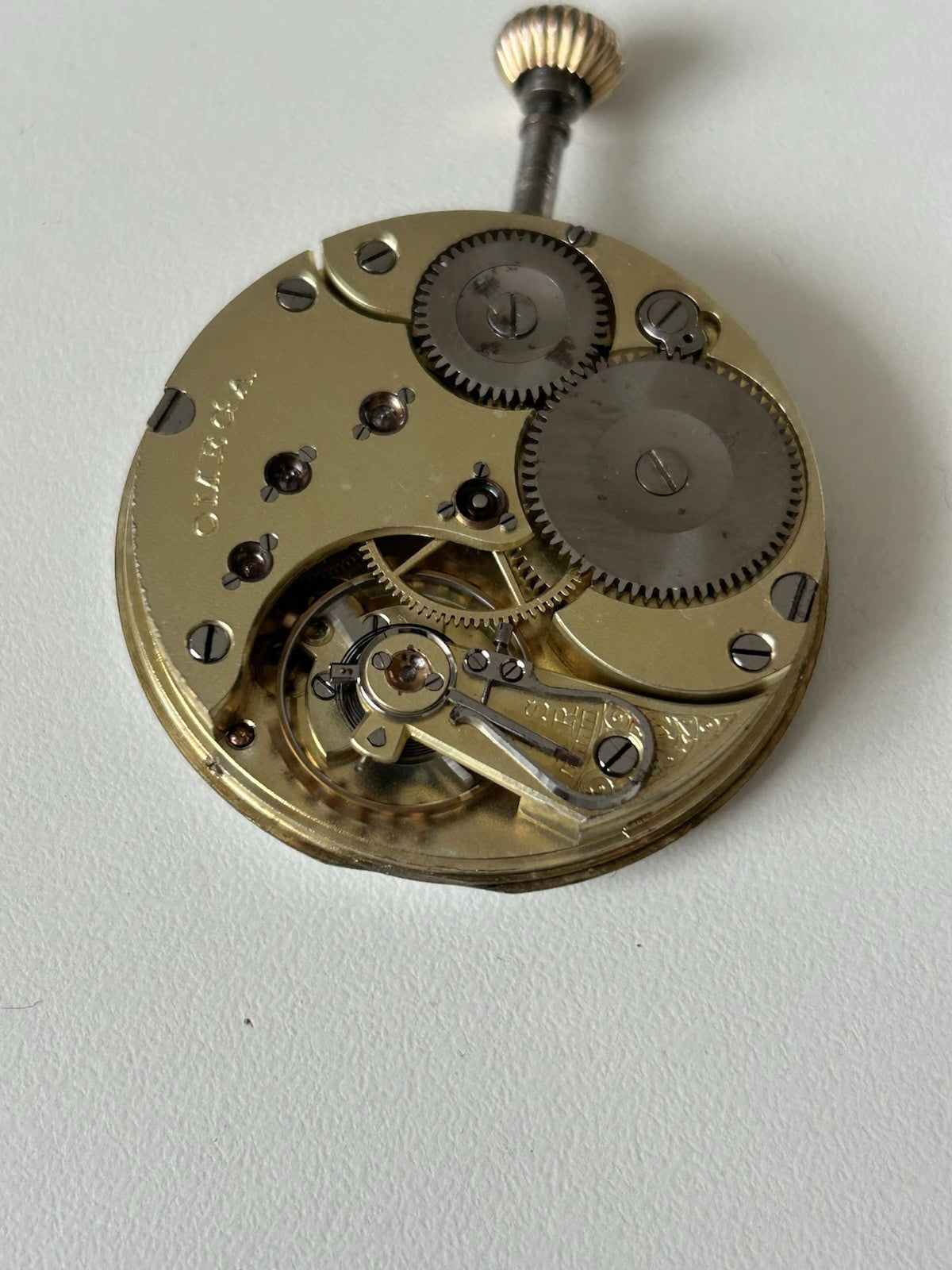 406100