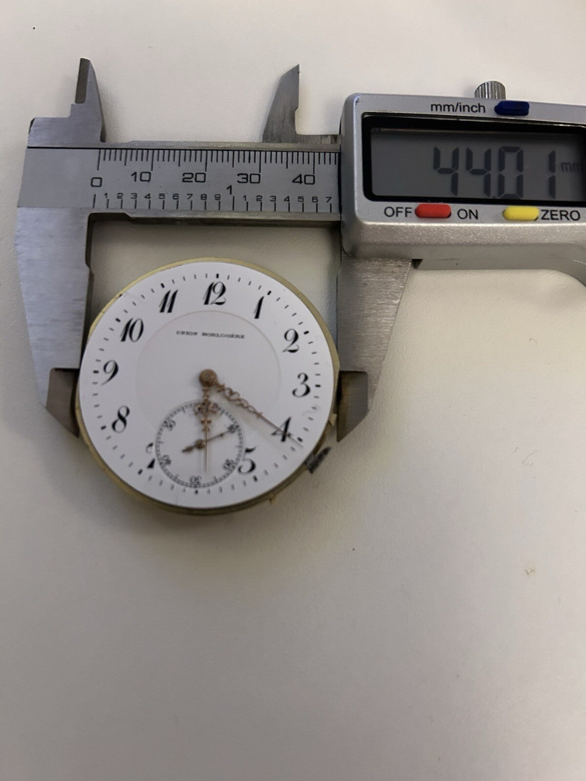 405960